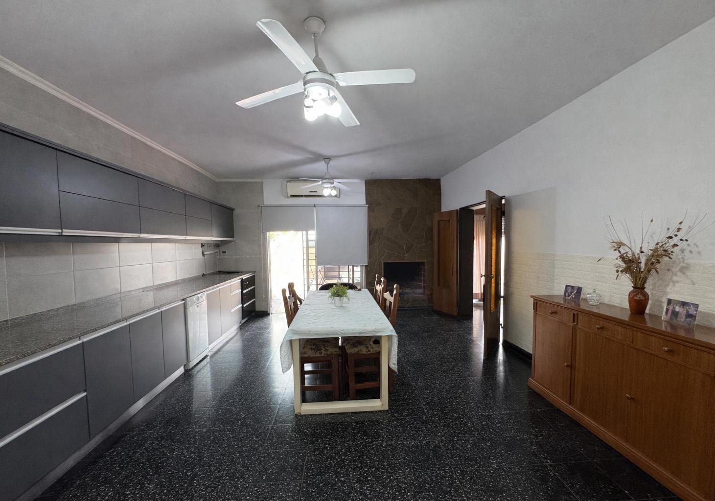 Foto de CASA 4 DORMITORIOS | APTA CRÉDITO | PILETA Y QUINCHO | CENTRO, imagen 5
