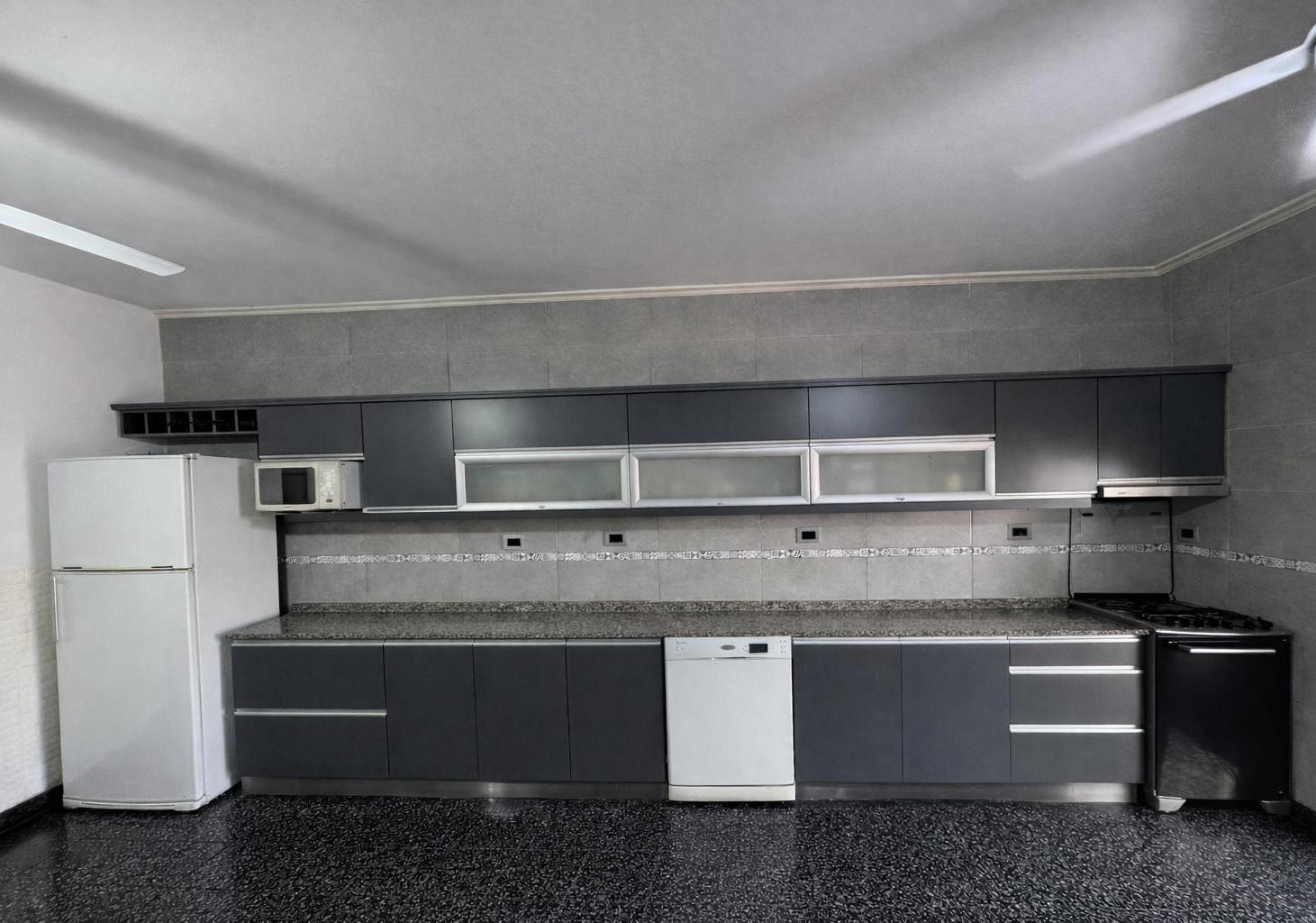 Foto de CASA 4 DORMITORIOS | APTA CRÉDITO | PILETA Y QUINCHO | CENTRO, imagen 3