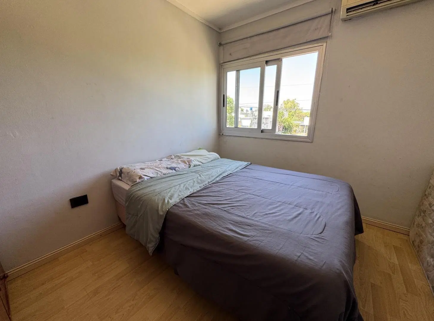 MODERNA CASA 3 DORMITORIOS - CON COCHERA PASANTE Y PATIO 5