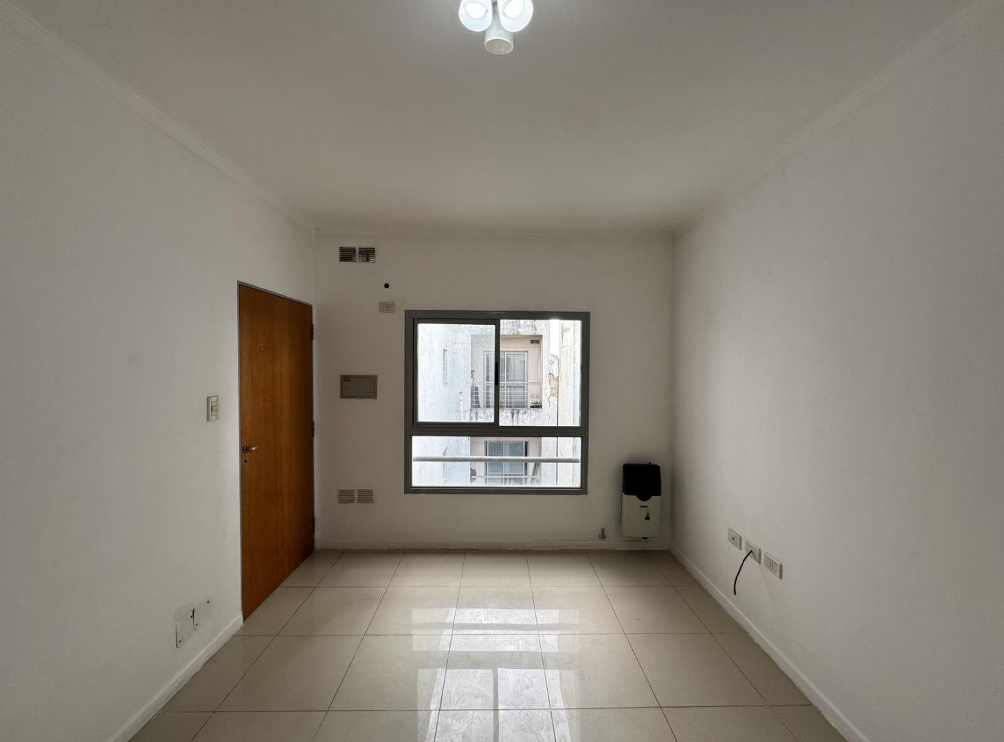 Foto de DEPARTAMENTO 1 DORMITORIO | BALCÓN | ZONA URUGUAY Y SANTA CRUZ, imagen 2