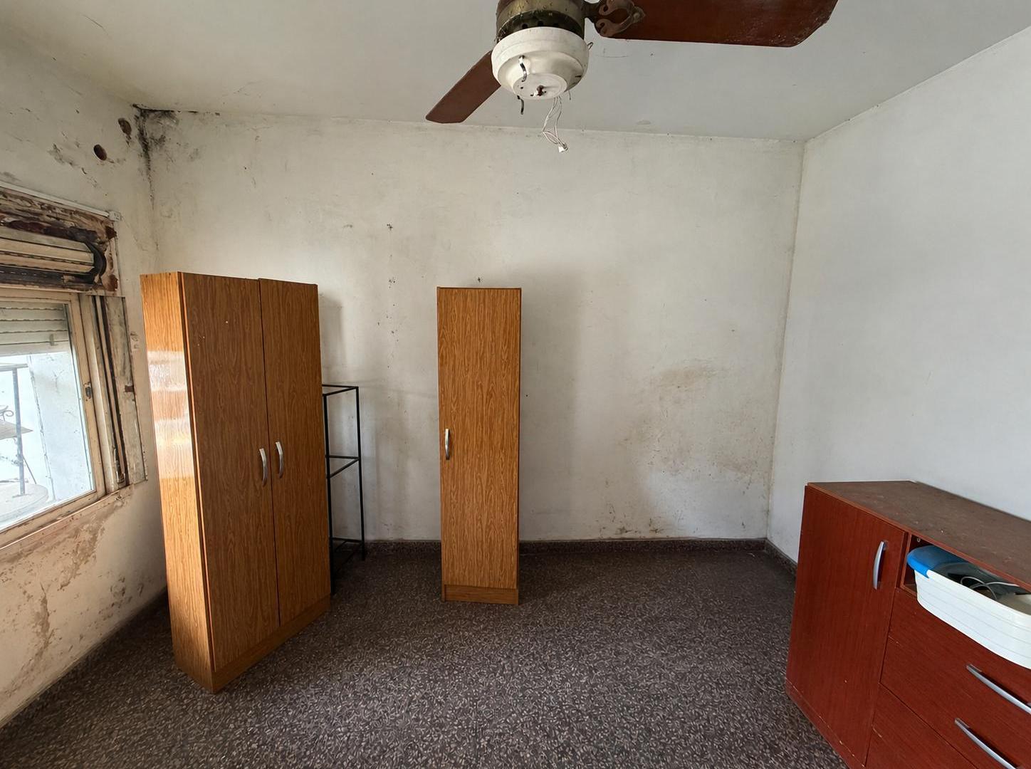 Foto de CASA A REFACCIONAR - 2 DORMITORIOS CON COCHERA - ZONA CLUB DON BOSCO, imagen 5