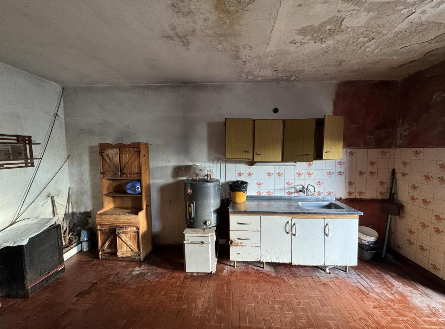 Foto de CASA A REFACCIONAR - 2 DORMITORIOS CON COCHERA - ZONA CLUB DON BOSCO, imagen 5
