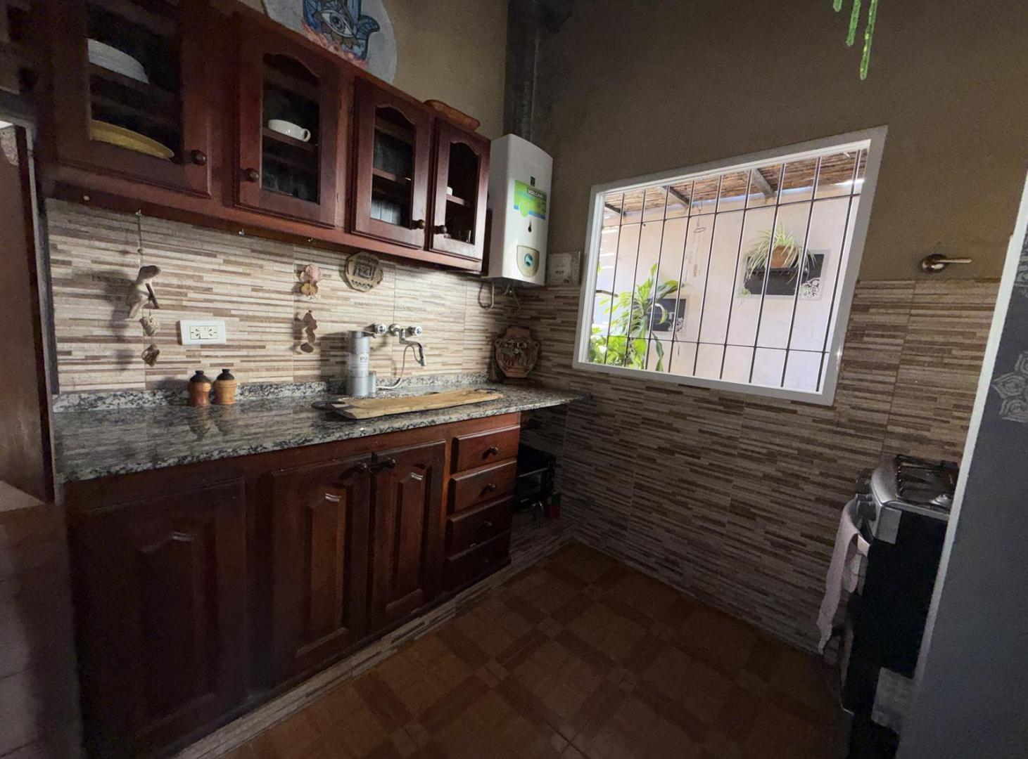 Foto de CASA 3 DORMITORIOS ZONA AV. RAMIREZ Y LAURENCENA, imagen 3