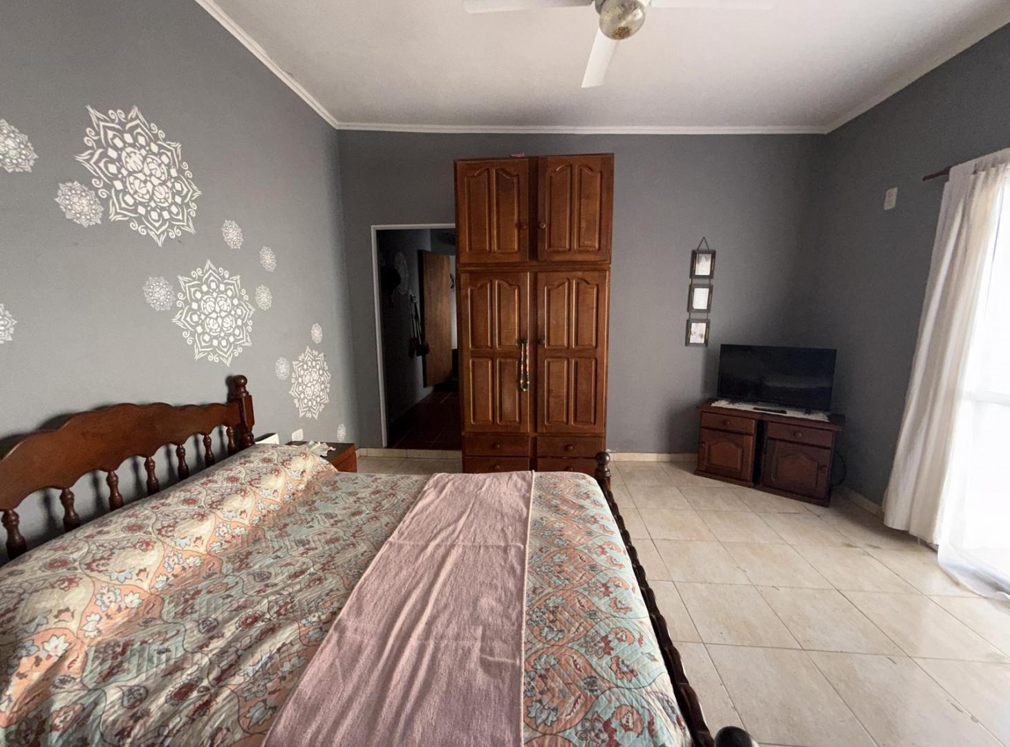 Foto de CASA 3 DORMITORIOS ZONA AV. RAMIREZ Y LAURENCENA, imagen 4