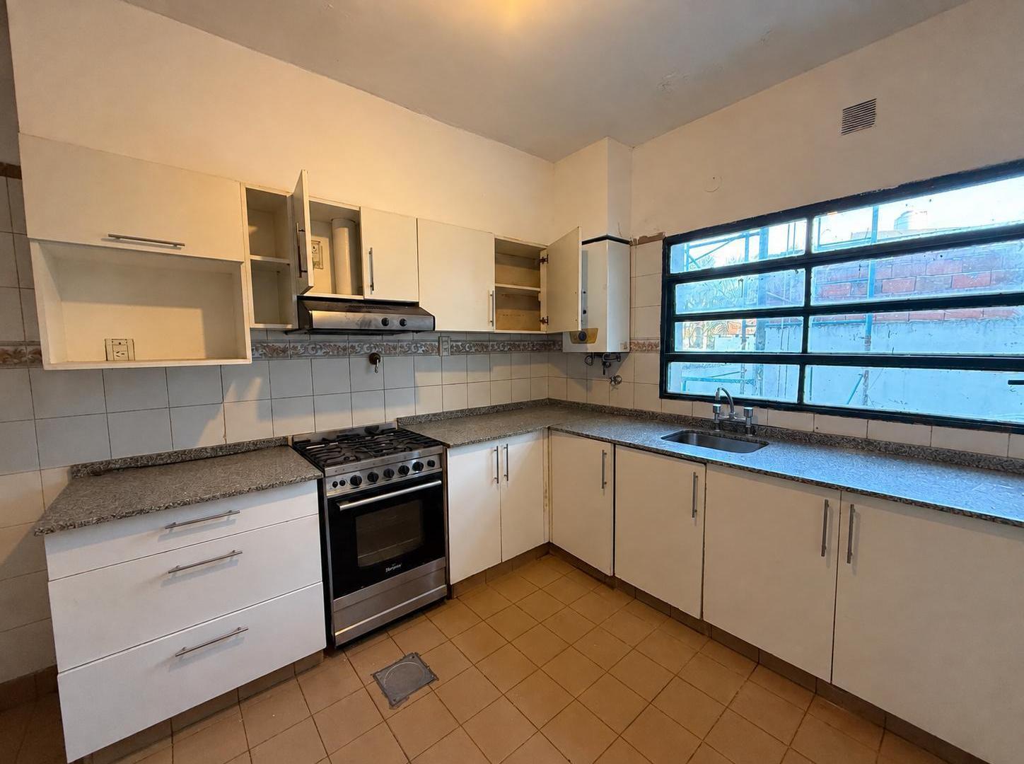 Foto de ALQUILER CASA 3 DORMITORIOS - GARAGE DOBLE | ZONA THOMPSON, imagen 3