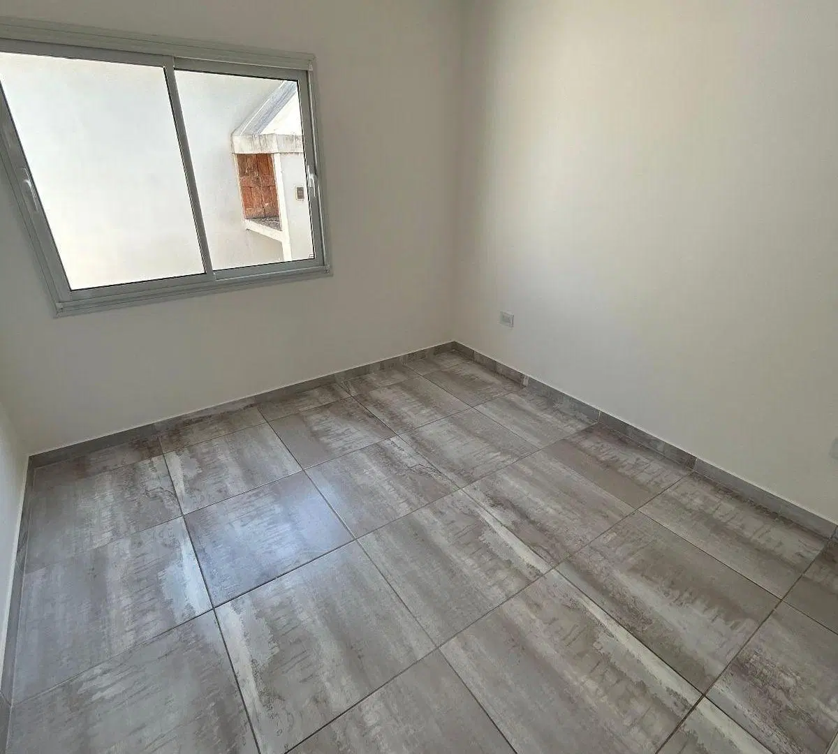 EN ALQUILER DEPARTAMENTO DE UN DORMITORIO CON PATIO Y ASADOR EN ZONA SUR FRENTE A LA CARCEL 1