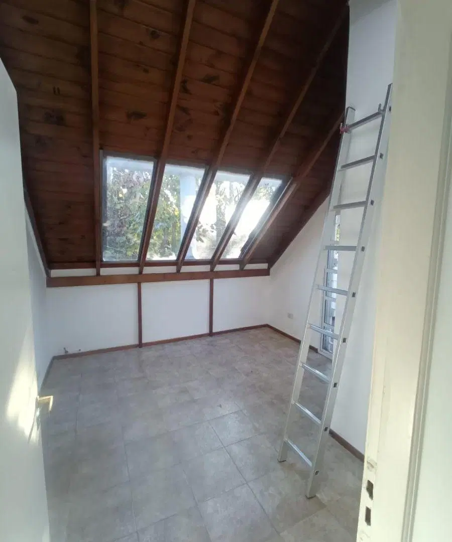 ALQUILER PROFESIONAL O COMERCIAL. UBICACIÓN ESTRATÉGICA CENTRO DE ADROGUE, FRENTE A ESTACIÓN 3