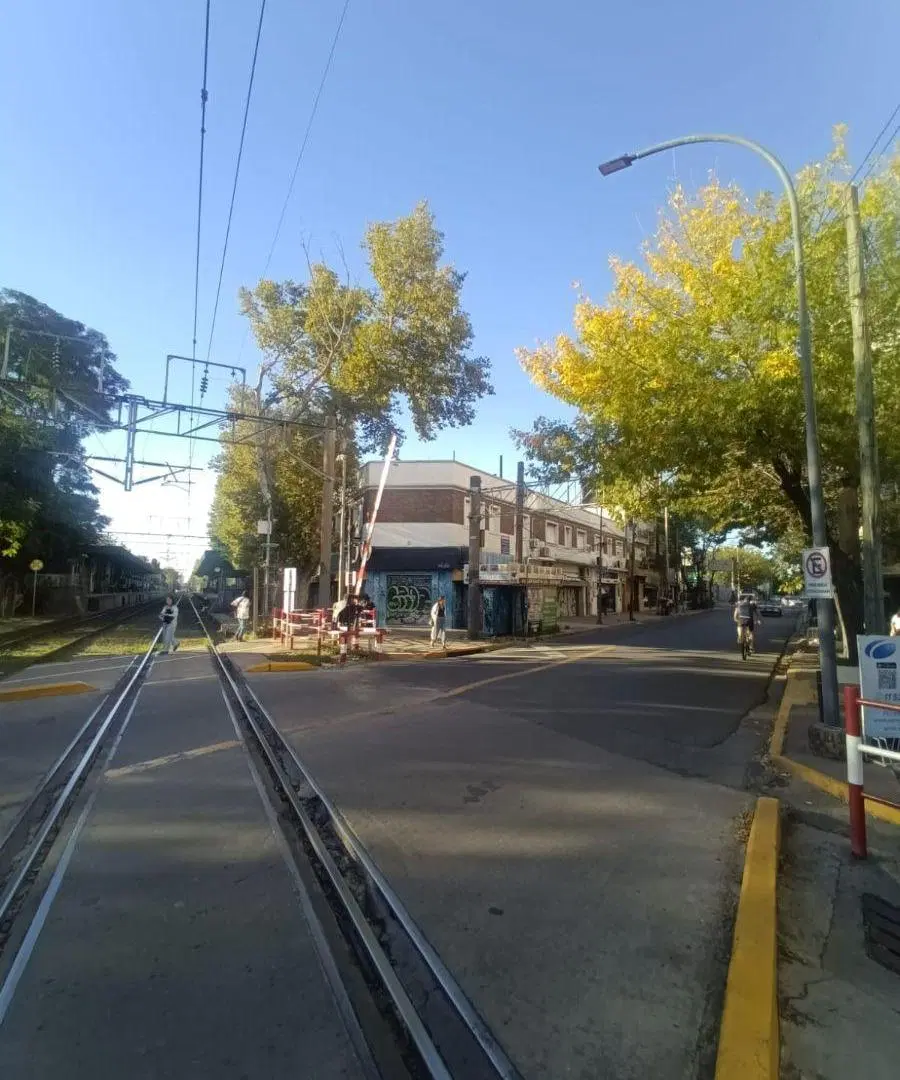 ALQUILER PROFESIONAL O COMERCIAL. UBICACIÓN ESTRATÉGICA CENTRO DE ADROGUE, FRENTE A ESTACIÓN 2