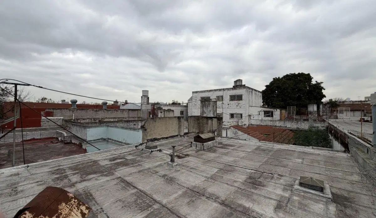 Excelente Propiedad. Lote de 885 m2. Para reciclar Clinica/Geriatrico. Ideal Inversor. 2