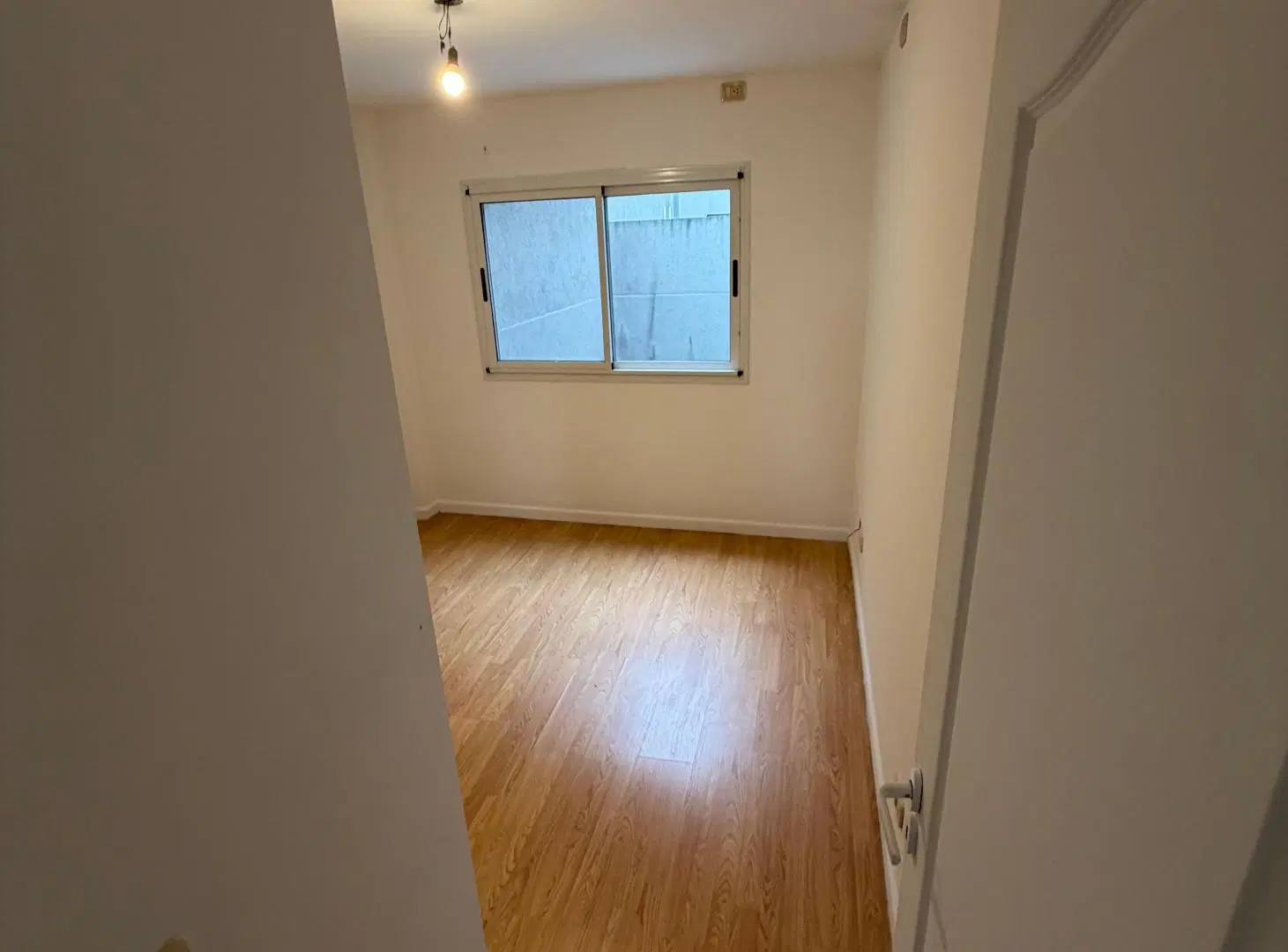 EXCELENTE SEMIPISO. DEPARTAMENTO 4 AMBIENTES CON PATIO PRIVADO Y BALCON. SUM. PISCINA 5