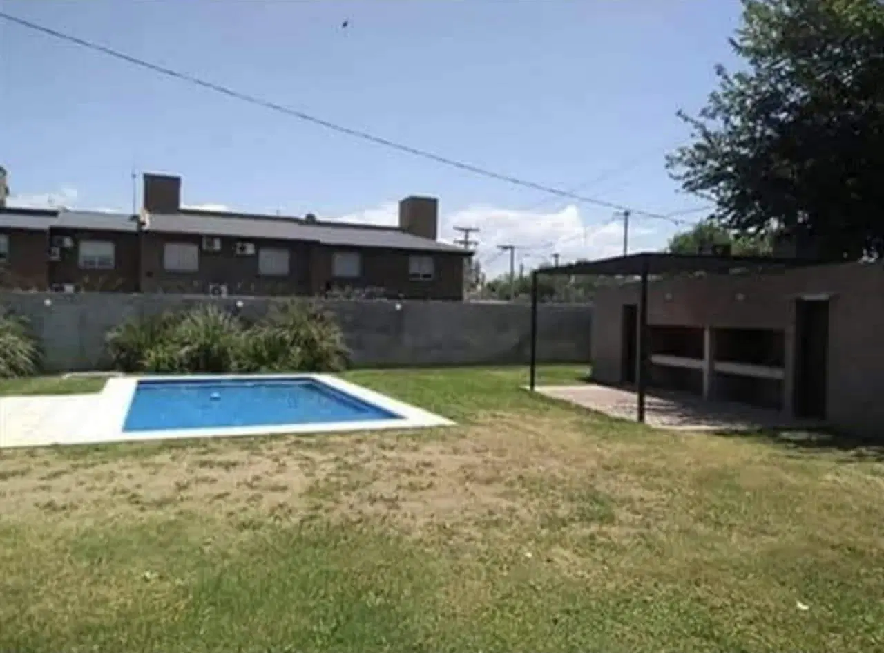 Dúplex en venta zona sur de 3 Dormitorios - Housing con Pileta y Asado- Barrio Inaudi 4