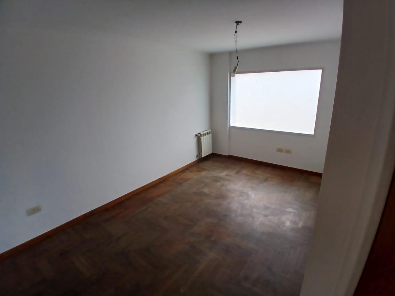 Foto de Externo sobre Bv. San Juan 800 - Amplio con balcón - 2 dorm. 3 baños, imagen 1