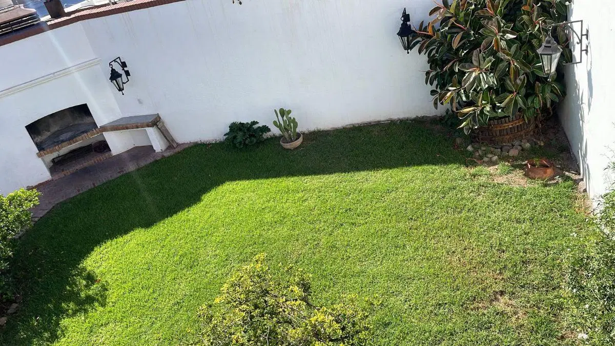 [ BARRIO BOMBAL ] Impecable Casa Colonial Reciclada con Gran Jardín 2