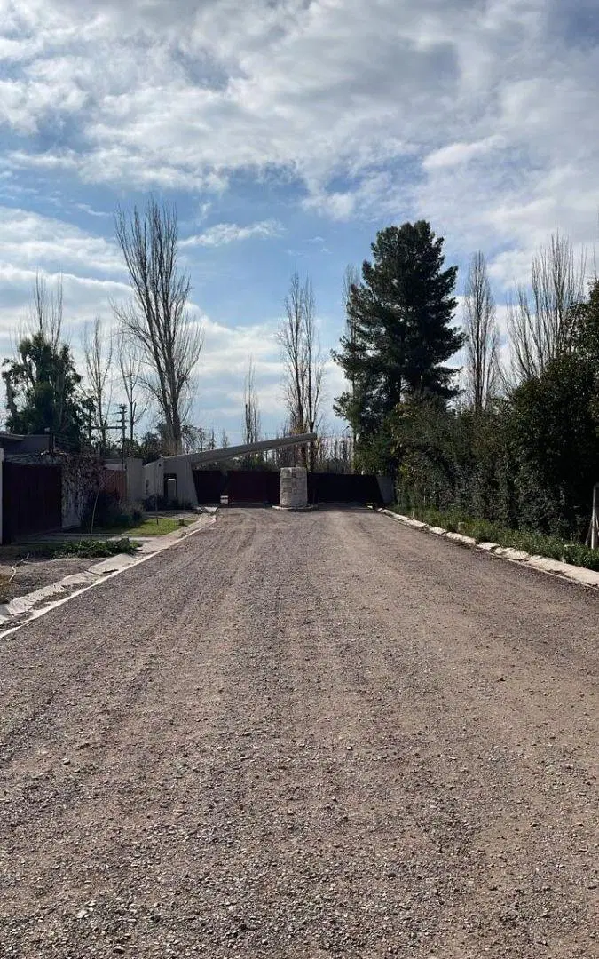 [ LOTE CENTRAL ] Distrito Larrea - Chacras de Coria | Posesión Inmediata 3