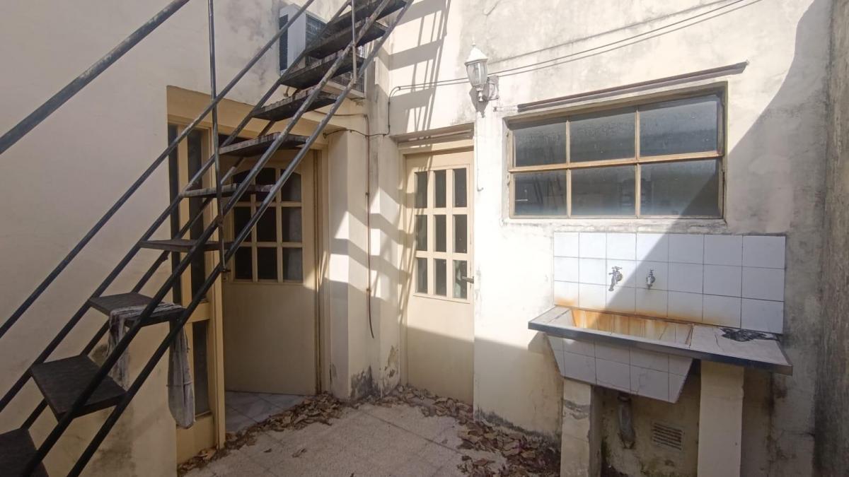 Foto de Dos unidades en conjunto de 3 amb, c/u, frente, patio, terraza, sin subdivisión. Lote propio., imagen 5