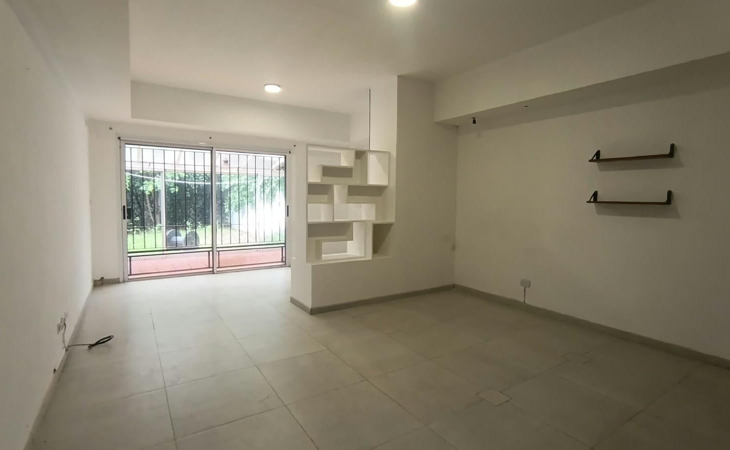 Foto de Departamento monoambiente con fondo libre. Bajas expensas., imagen 1