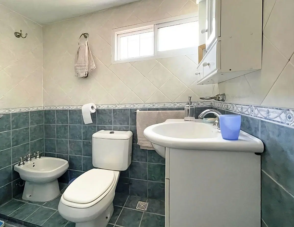 Casa con piscina y 3 dormitorios en venta en Granadero Baigorria, total o fraccionada 4