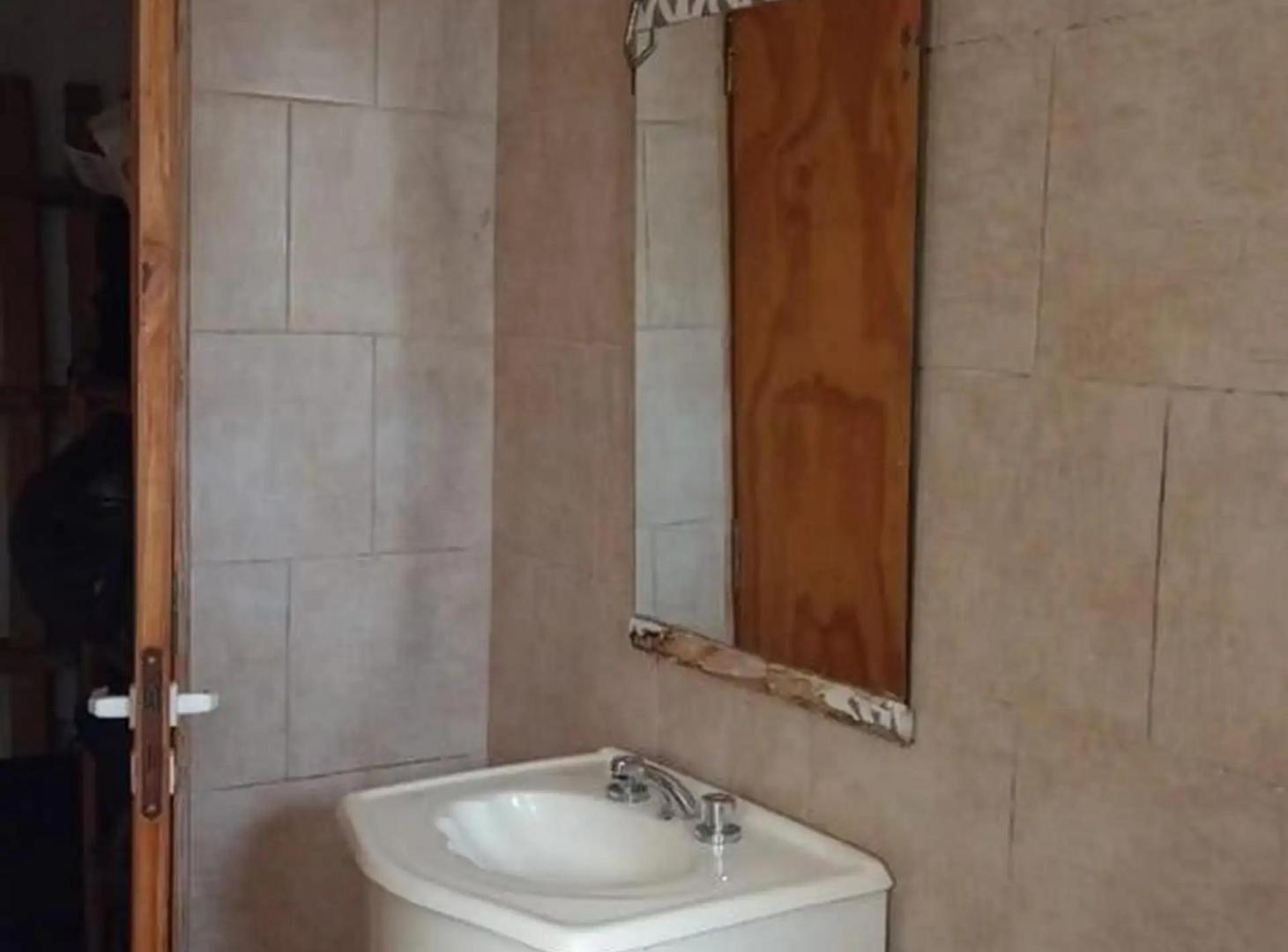 Foto de Casa muy luminosa con departamento en el fondo, patio con pileta, imagen 5