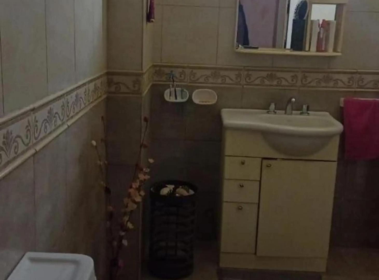 Foto de Casa muy luminosa con departamento en el fondo, patio con pileta, imagen 2