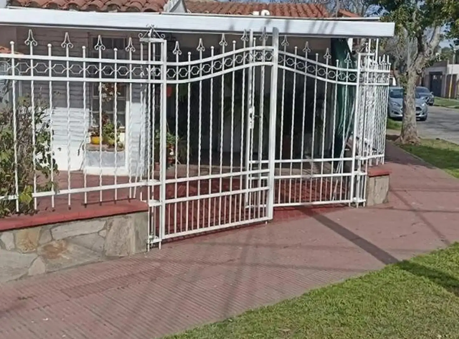 OPORTUNIDAD Casa, local y cochera en Gro Baigorria 4
