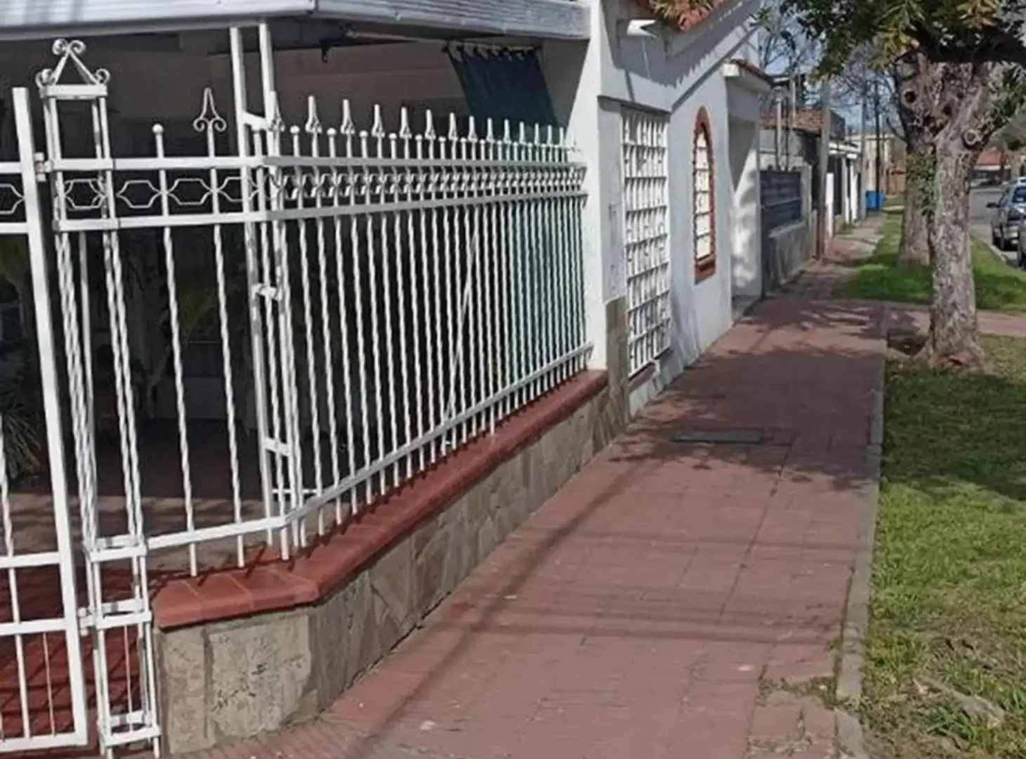 OPORTUNIDAD Casa, local y cochera en Gro Baigorria 3