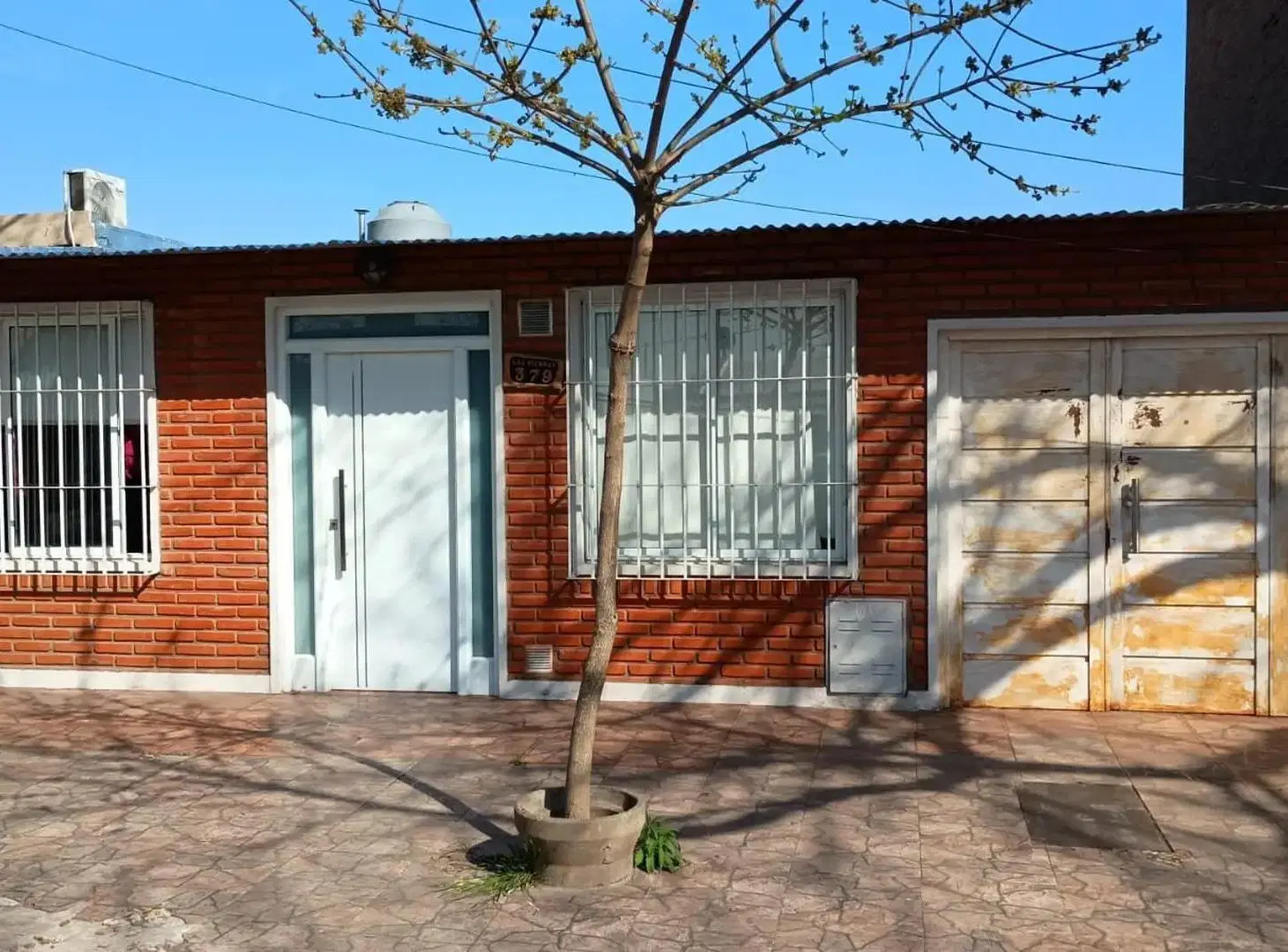 Casa 2 dorm Cochera para 3 autos y dpto 1 dorm 3