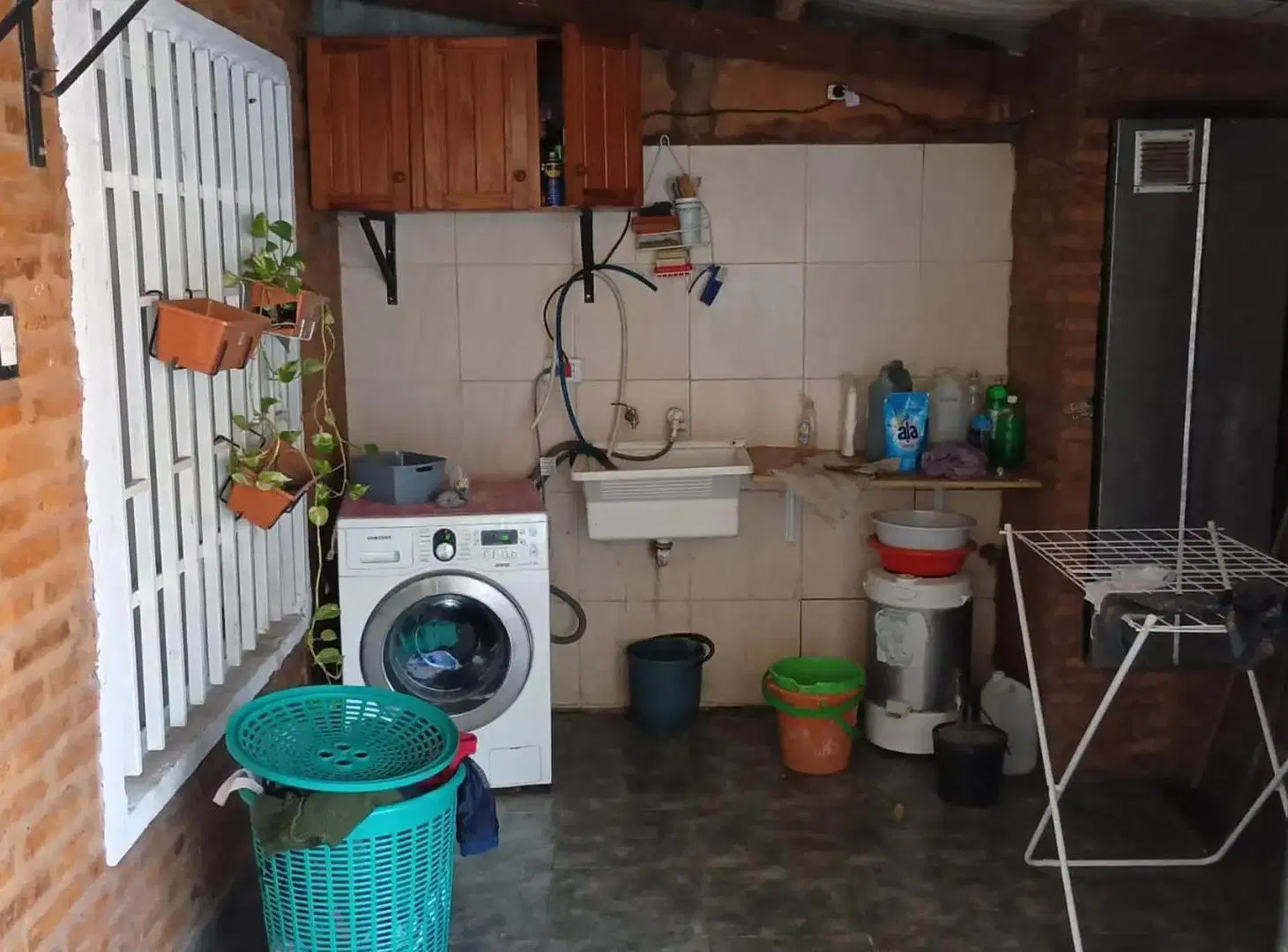 Casa 2 dorm Cochera para 3 autos y dpto 1 dorm 5