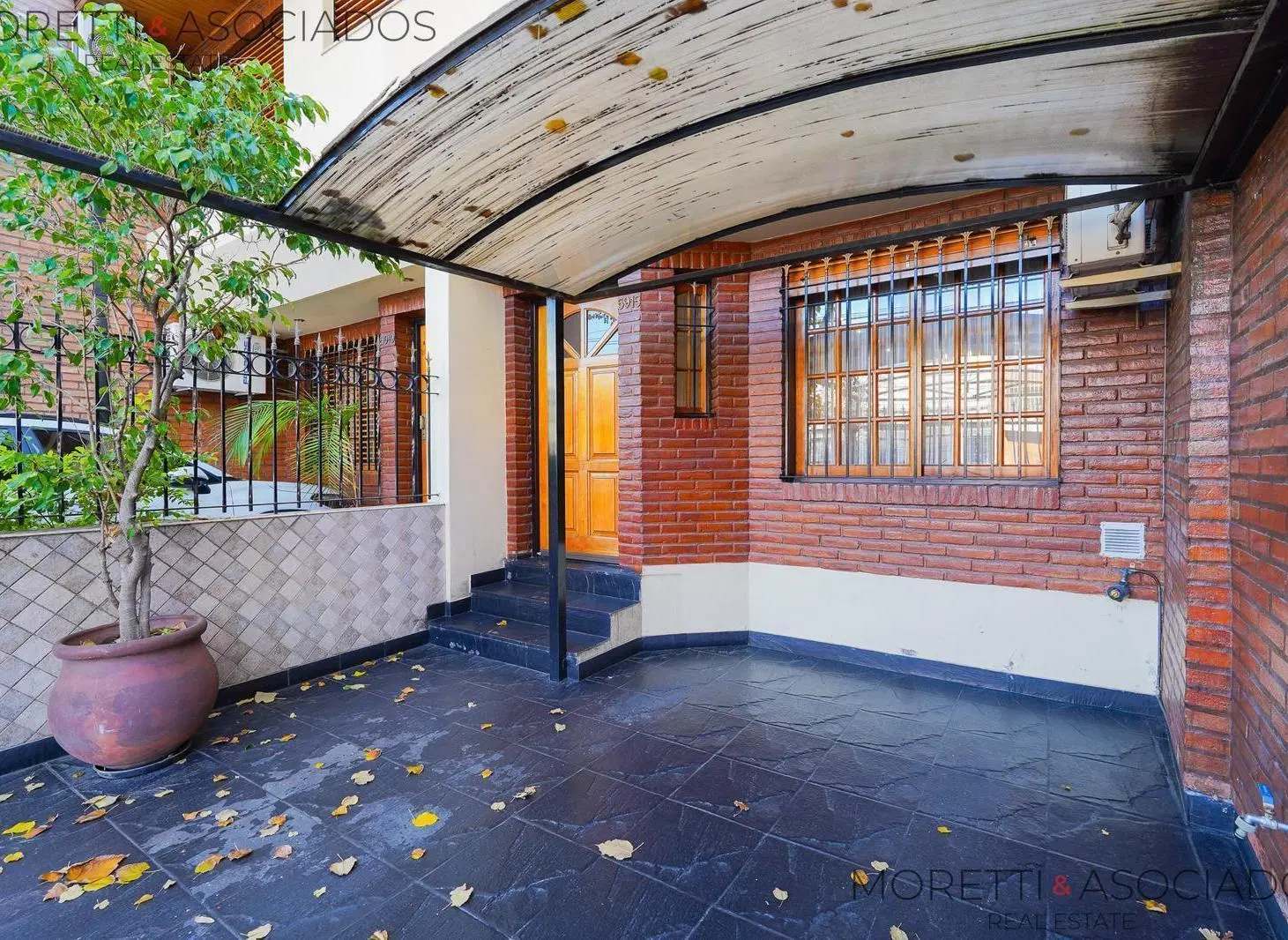 Triplex 4 ambientes cochera y patio en Venta 3
