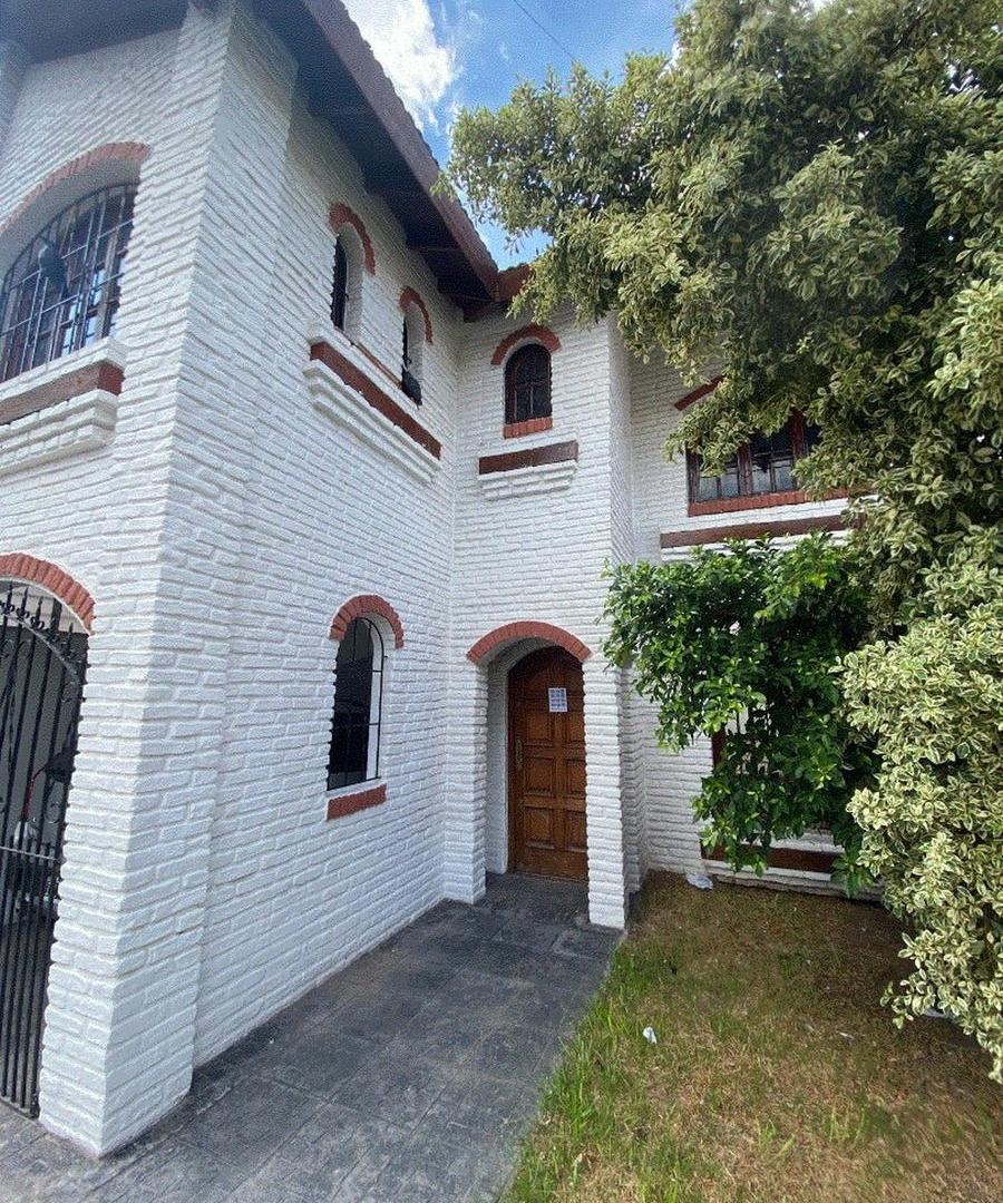 Casa en venta de 5 ambientes en Morón con Terraza