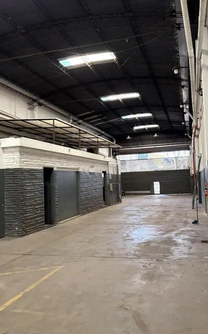 Deposito en Mataderos 485m2 Entrada camion. Planta Libre, Mixtura 3. 2