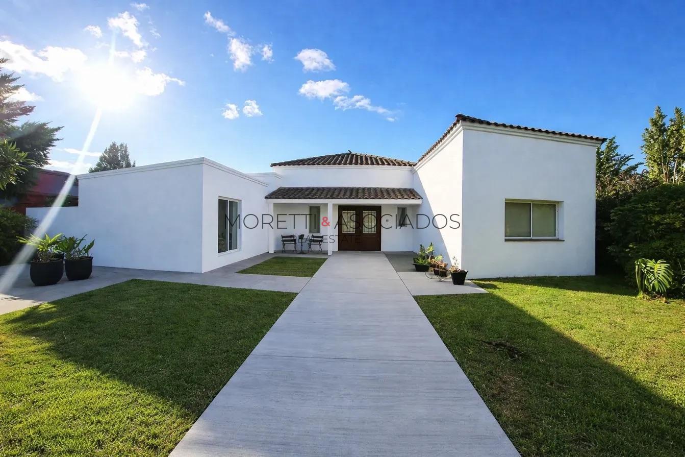 Foto de Casa en Venta de 6 ambientes en Santa Teresa sobre gran lote de 1400 m2., imagen 1
