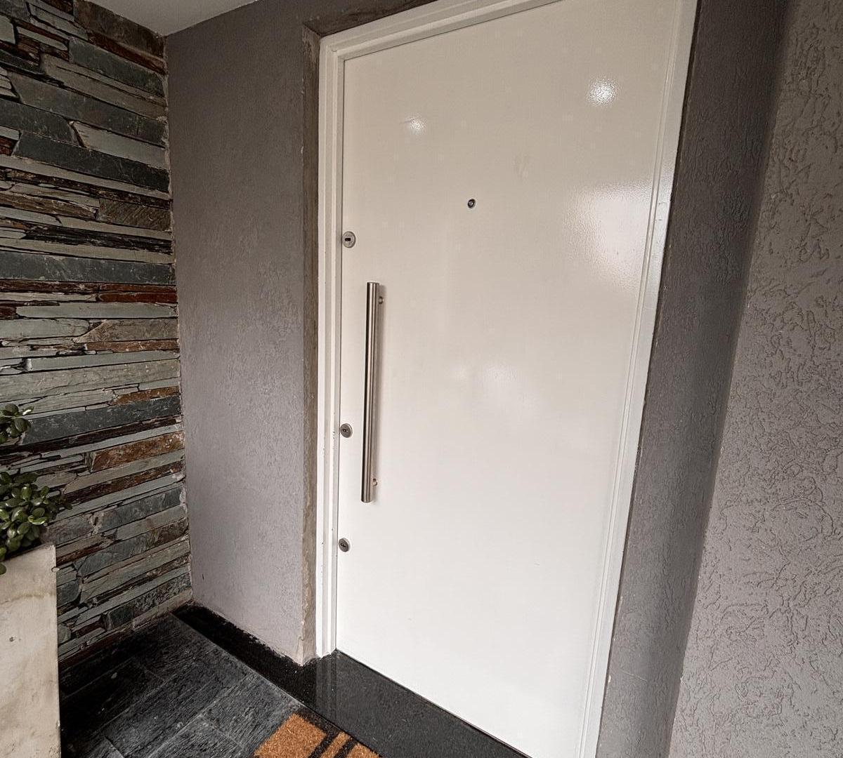 Foto de Venta Casa con Piscina y Garage, excelente ubicación, imagen 1