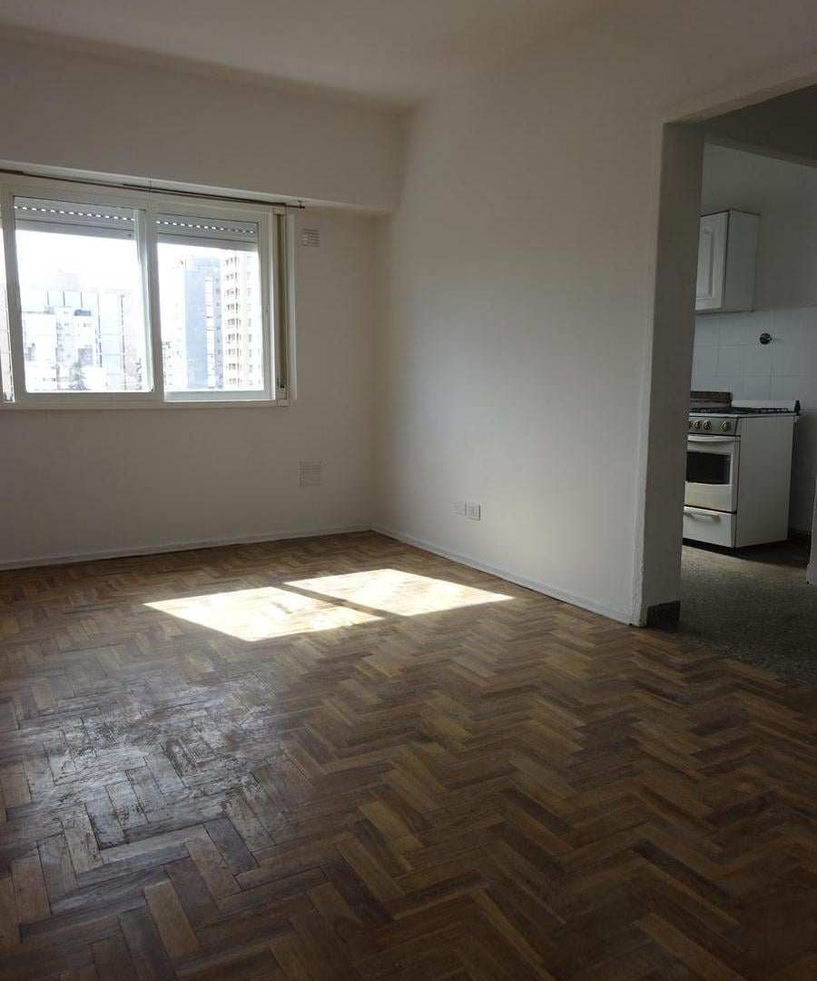 Foto de DEPARTAMENTO EN VENTA | 2 AMBIENTES | COCHERA | FRENTE A LA PLAZA |, imagen 5