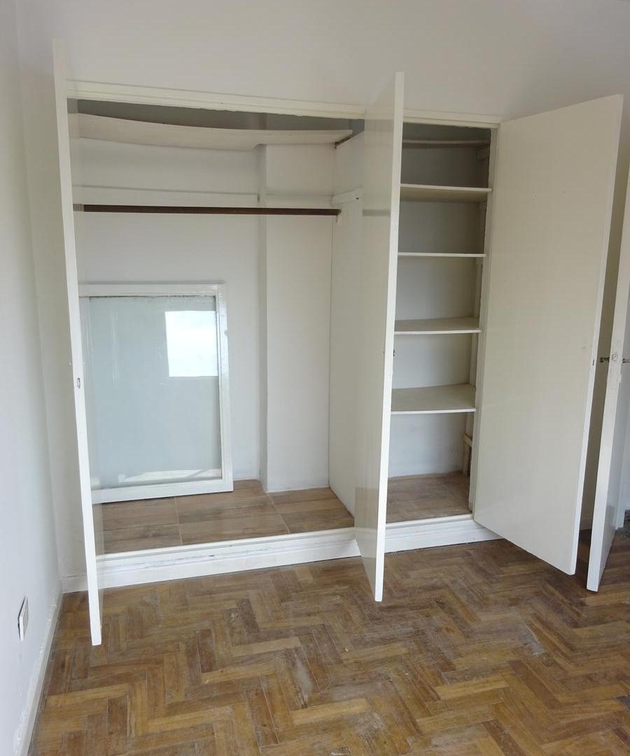 Foto de DEPARTAMENTO EN VENTA | 2 AMBIENTES | COCHERA | FRENTE A LA PLAZA |, imagen 2