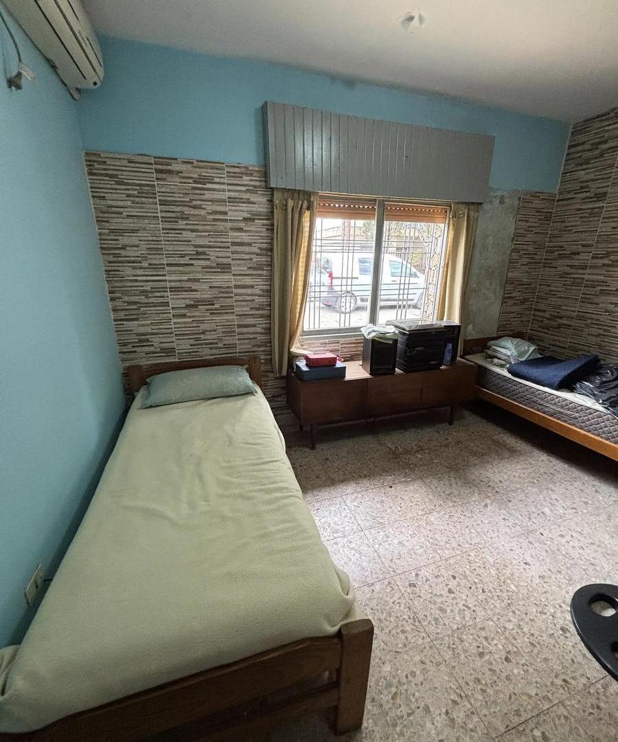 Foto de Casa en venta de 4 ambientes en Moron Sur con gran fondo, imagen 5