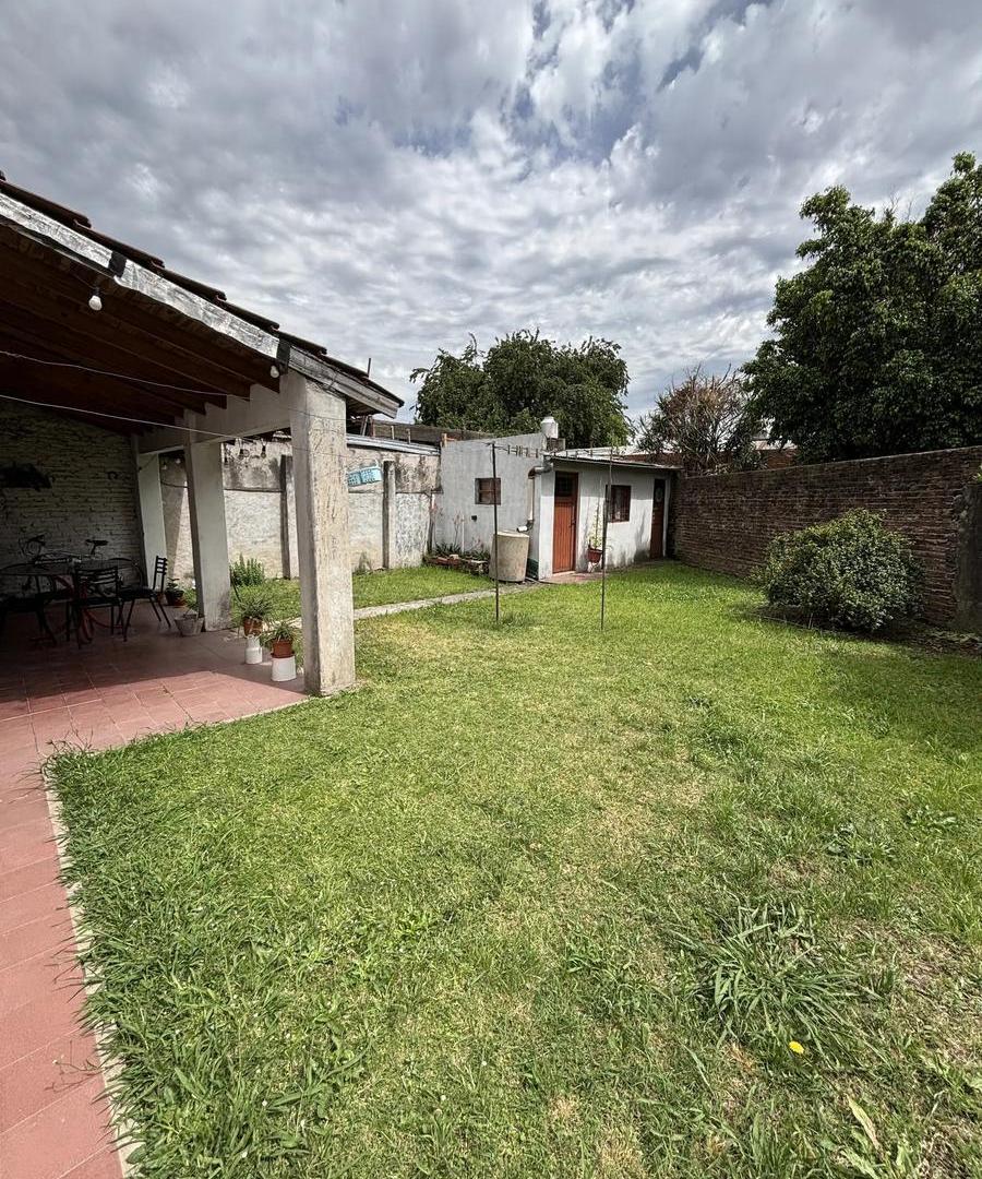 Foto de Casa en venta de 4 ambientes en Moron Sur con gran fondo, imagen 4