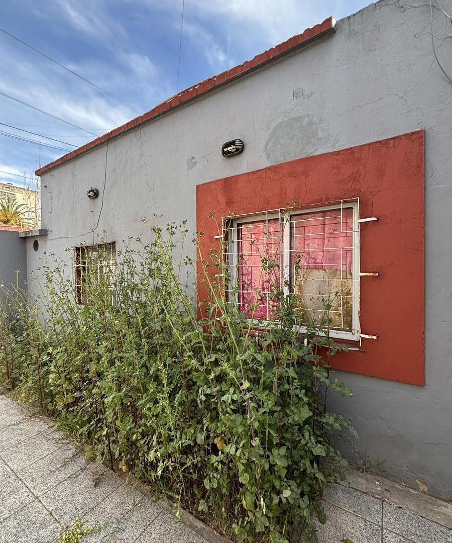 Foto de VENTA | Casa | RAMOS MEJIA | OPORTUNIDAD FLIPPING SOBRE LOTE PROPIO, imagen 1