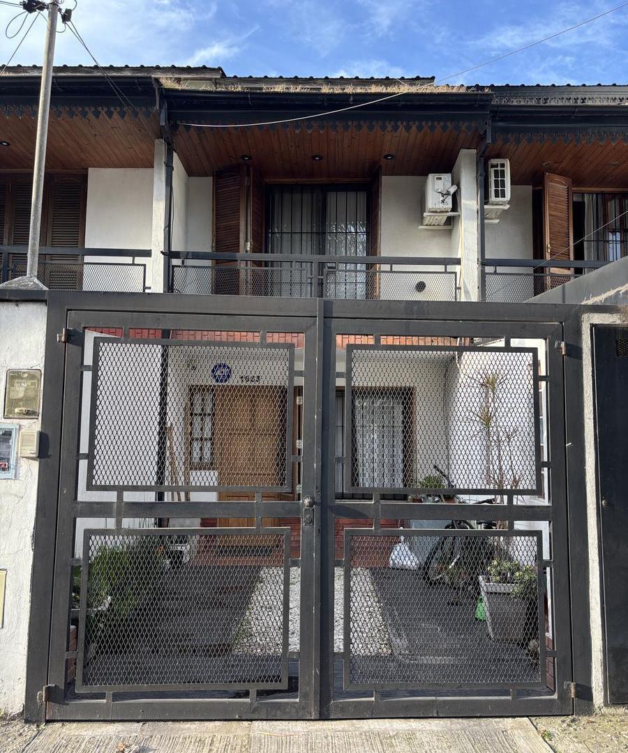 Foto de VENTA TRIPLEX EL PALOMAR - PILETA - APTO CREDITO, imagen 1