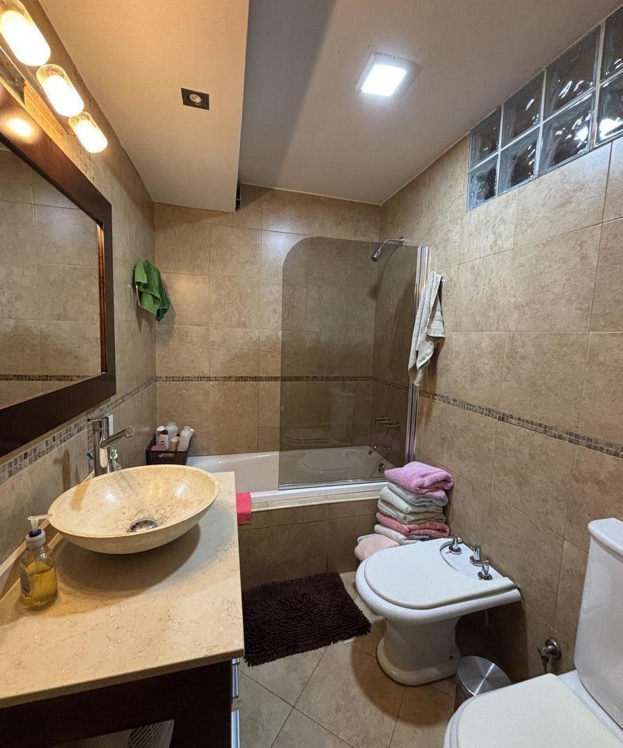 Foto de VENTA TRIPLEX EL PALOMAR - PILETA - APTO CREDITO, imagen 2