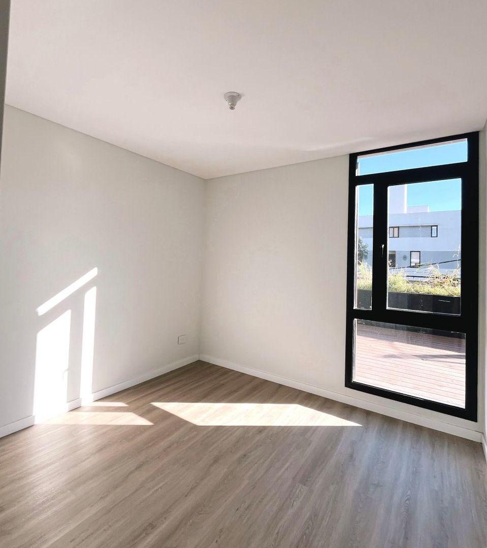 Foto de Departamento de 1 dormitorio con amplio deck en gran complejo de, imagen 1