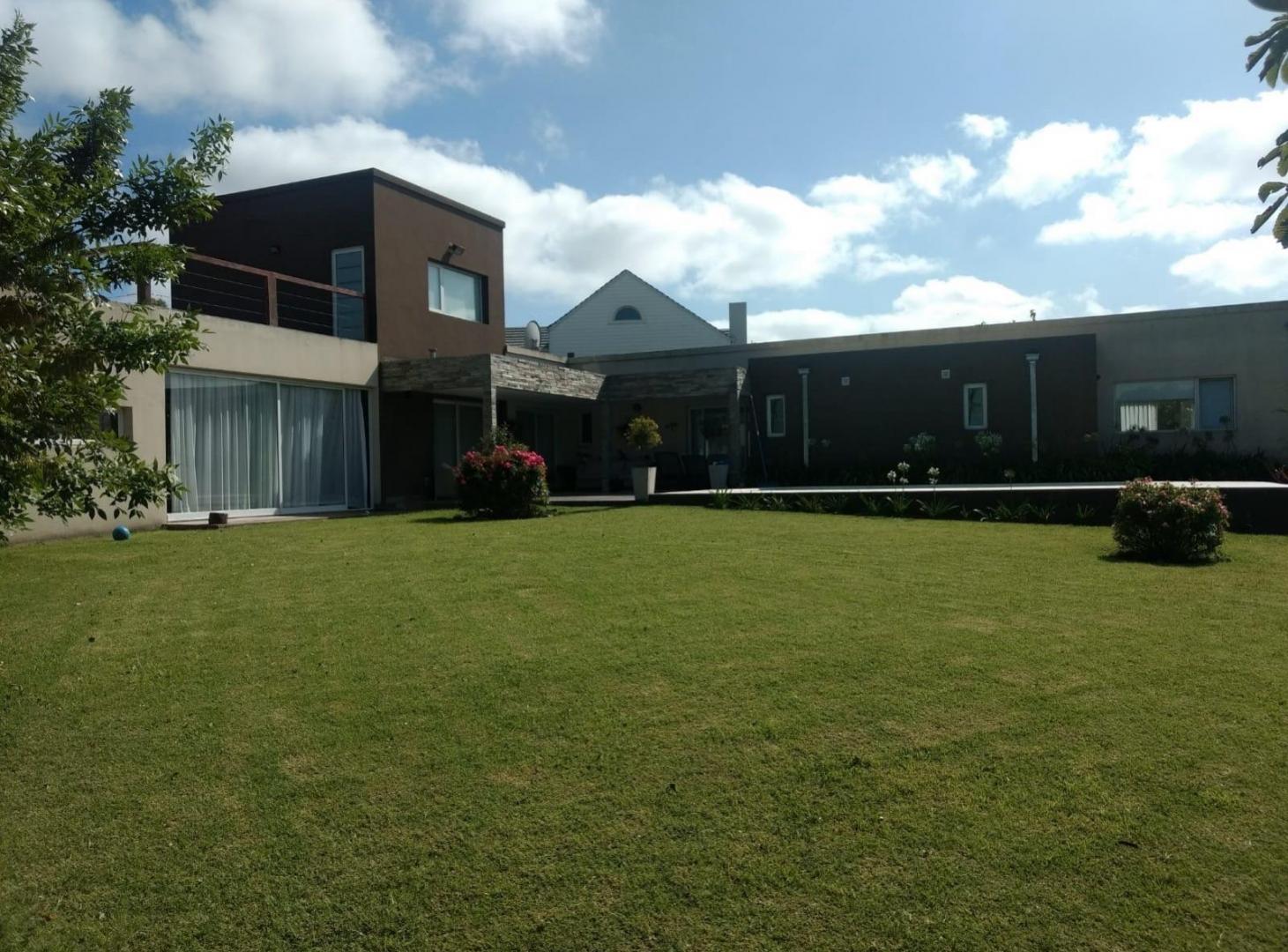 CASA 6 AMB CON PISCINA EN ALQUILER 24 MESES EN EL BARRIO PRIVADO RUMENCO