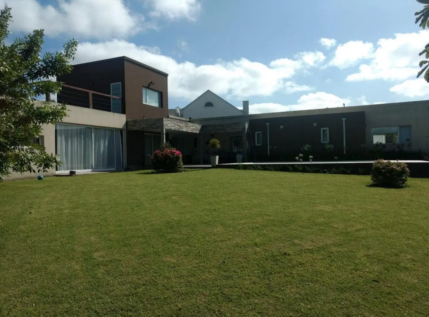 Casa 4 dormitorios con jardín y piscina en Rumencó 1