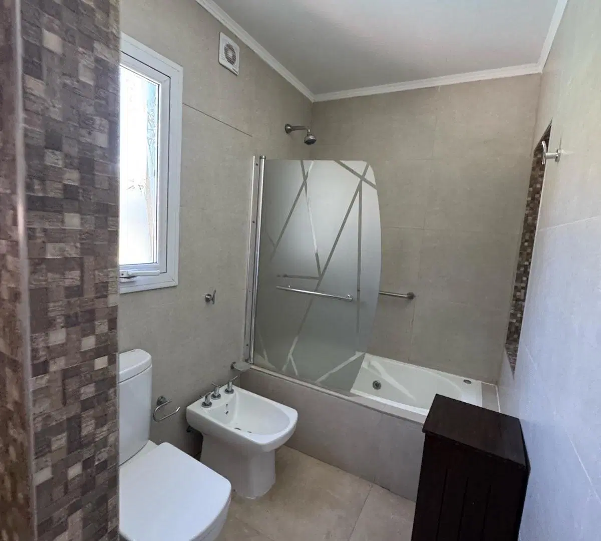 Casa 4 dormitorios con jardín y piscina en Rumencó 5