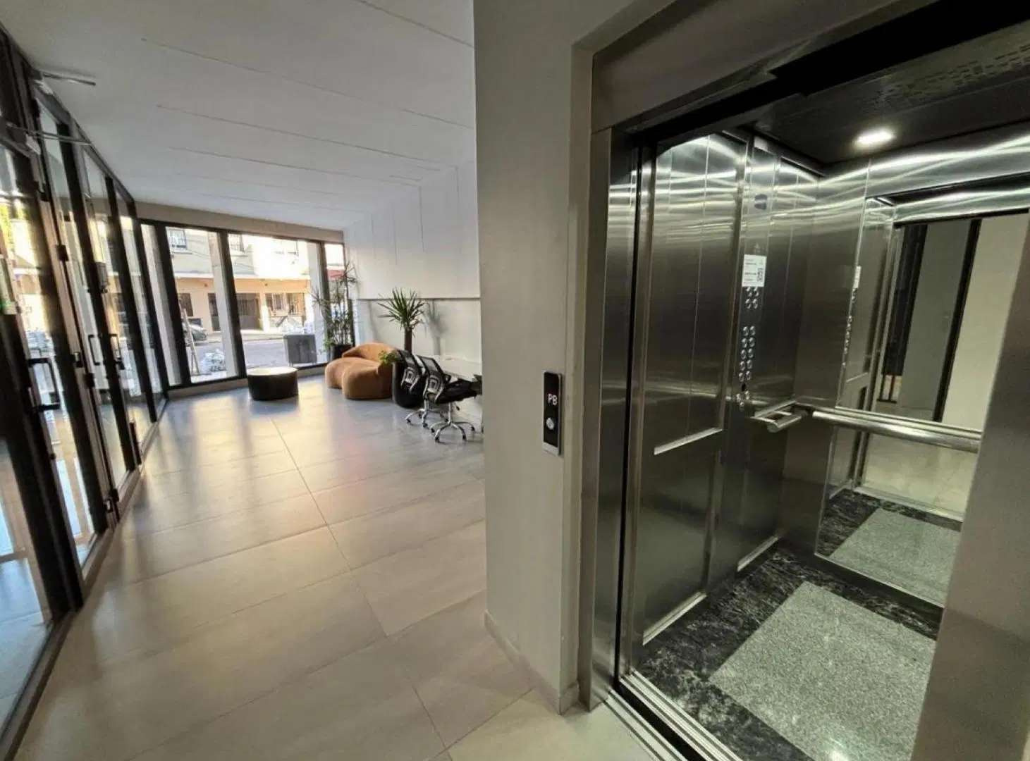 Depto loft estudio amoblado y con cochera zona Aldrey 2