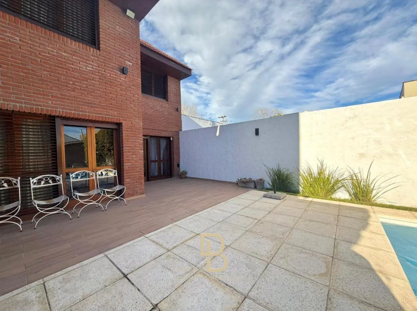 Chalet 5 amb. con pisicna en Los Pinares 5