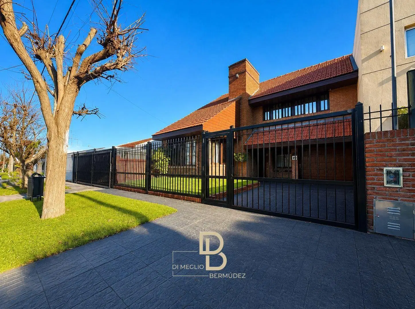 Chalet 5 amb. con pisicna en Los Pinares 2