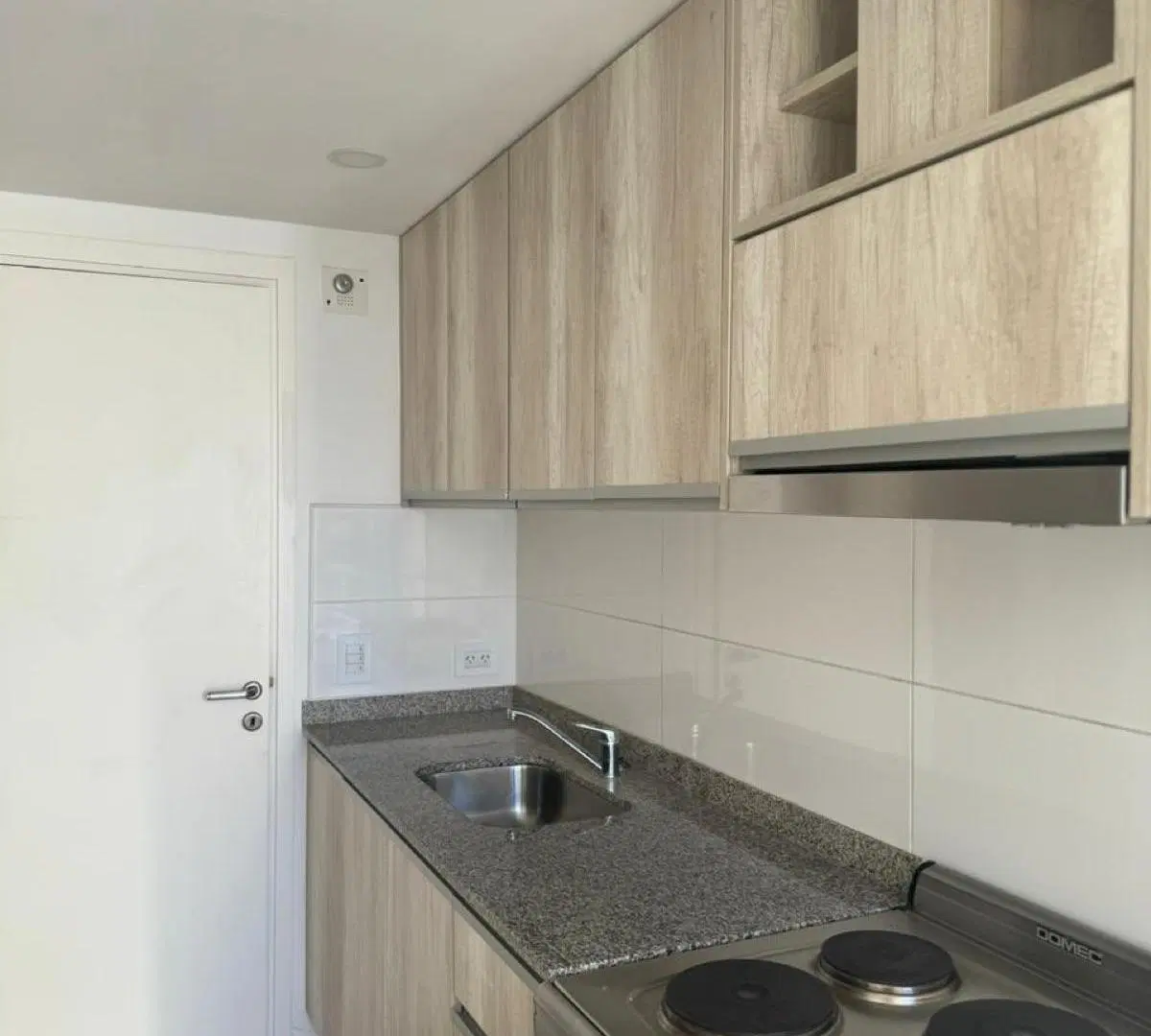 Departamento 3 amb con balcón, cochera y baulera en Plaza Mitre 8
