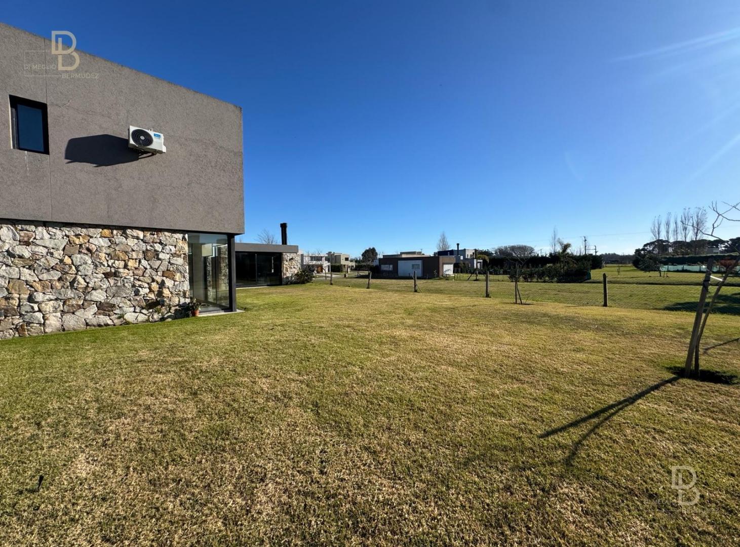 Foto de Casa 5 amb con gran jardín en alquiler en el barrio privado Arenas del Sur, imagen 5
