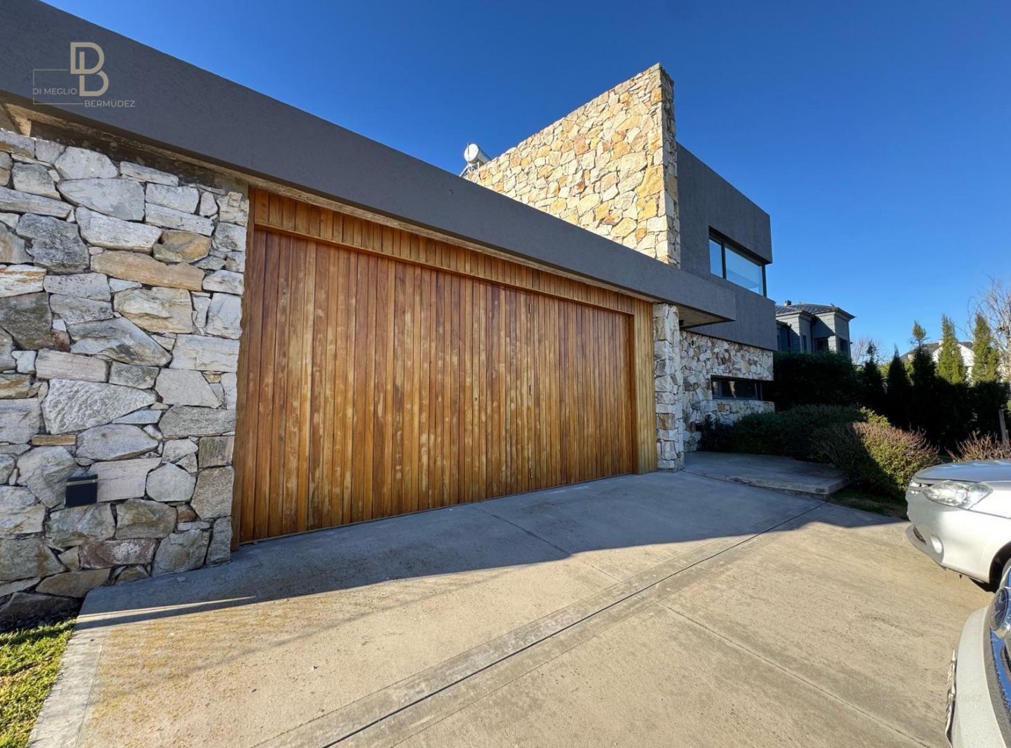 Foto de Casa 5 amb con gran jardín en alquiler en el barrio privado Arenas del Sur, imagen 2