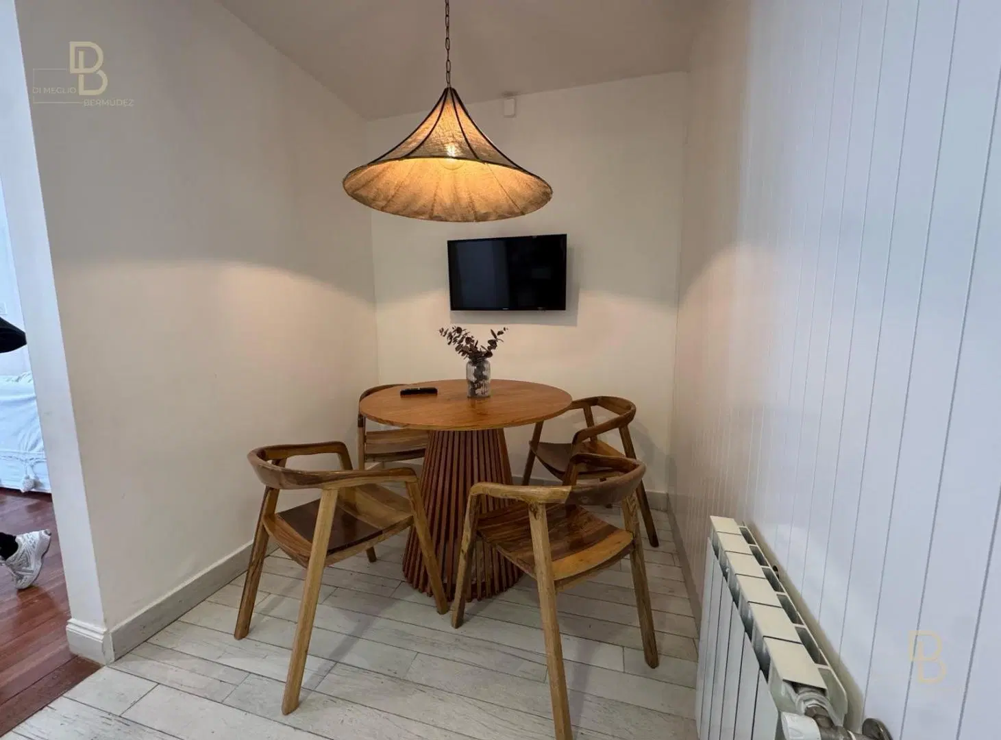 Casa renovada en Chauvin con 3 dormitorios, patio y cochera 8